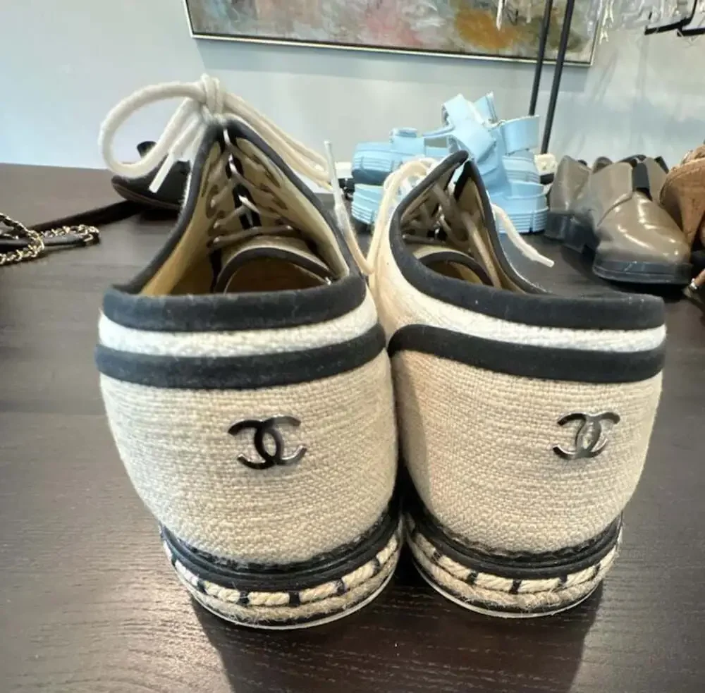 Chanel Canvas Lace-Up CC Logo Espadrille Oxford Flats size 42 VERY CLEAN